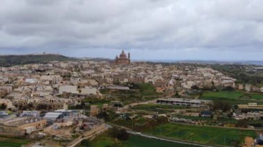 Gozo 'nun en büyük kilisesi Xewkija Rotunda - hava görüntüleri
