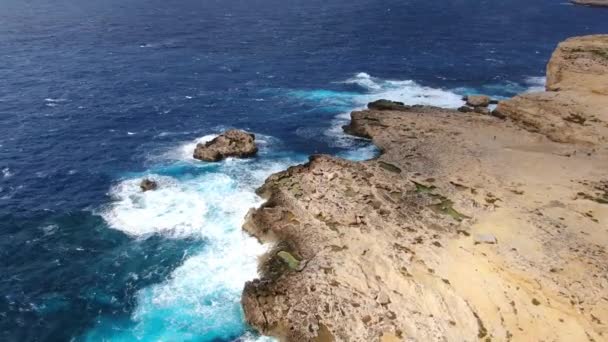 Lot Nad Zatoką Dwerja Wybrzeżu Gozo Malta Zdjęcia Lotnicze — Wideo stockowe