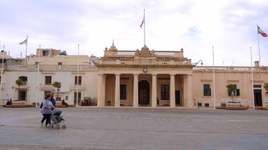 Valletta Malta 'daki Aziz Georges Meydanı - VALLETTA, MALTA - 5 Mart 2020