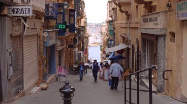 Malta 'nın Valletta kentindeki yaya bölgesi - Valletta, Malta - 5 Mart 2020