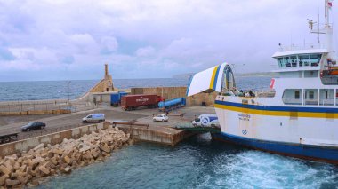 Malta ve Gozo arasındaki feribot - Malta Adası - 5 Mart 2020