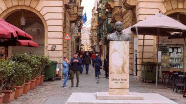 Valletta Malta 'daki Enrico Mizzi Heykeli - Valletta, Malta - 5 Mart 2020