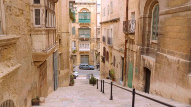 Malta Valletta tepesine çıkan adımlar - VALLETTA, MALTA - 5 Mart 2020