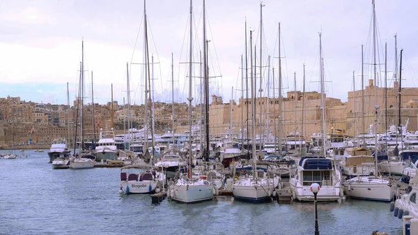 Ιστιοπλοϊκά Σκάφη Στο Μεγάλο Λιμάνι Της Βαλέτας Valletta Malta Μαρτίου — Φωτογραφία Αρχείου