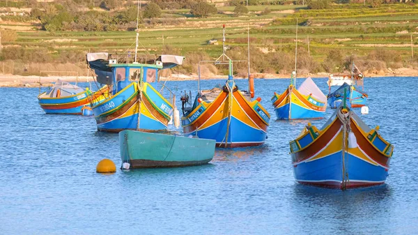 马耳他Marsaxlokk湾五彩斑斓的渔船 马耳他岛 马耳他岛 2020年3月5日 — 图库照片