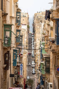 Malta, Malta 'nın tarihi bölgesinde tipik dar sokaklar 5 Mart 2020