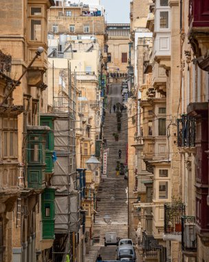 Malta, Malta 'nın tarihi bölgesinde tipik dar sokaklar 5 Mart 2020