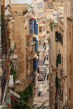 Malta, Malta 'nın tarihi bölgesinde tipik dar sokaklar 5 Mart 2020