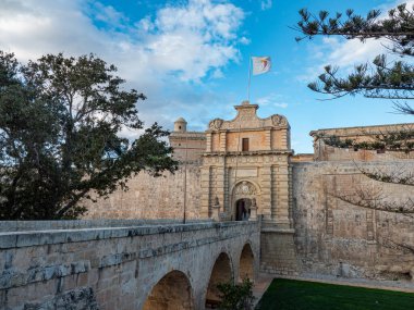 Tarihi tepe kenti Mdina 'nın ünlü Mdina Kapısı - seyahat fotoğrafçılığı