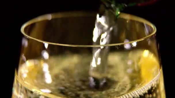 Makroaufnahme eines Glases Champagner — Stockvideo