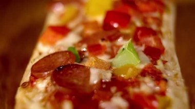 Taze pişmiş pizza baget - Yakın çekim