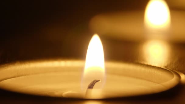 Svíčky v řadě - krásné makro záběr — Stock video