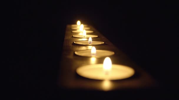 Candele in fila - bel tiro macro — Video Stock