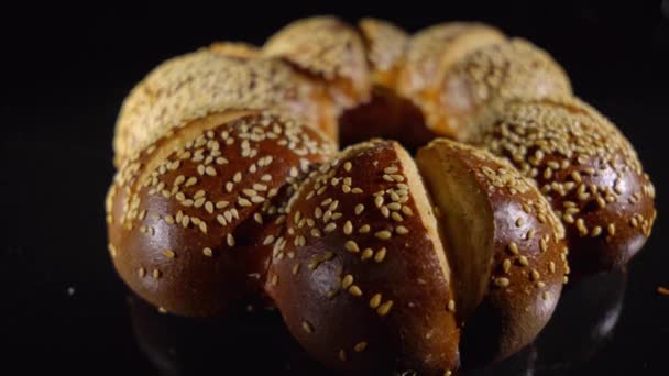 Lye rolls with sesame seeds — Stock Video