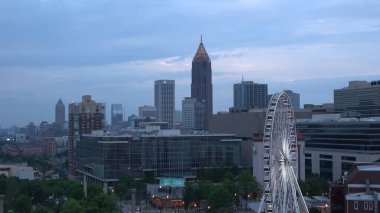 Atlanta şehrine akşam saatlerinde hava görüntüsü - ATLANTA, ABD - 22 Nisan 2016
