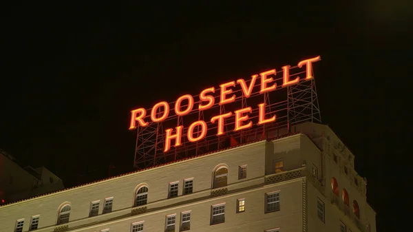 Famous Roosevelt Hotel on Hollywood Boulevard in Los Angeles - LOS ANGELES, CALIFORNIA - APRIL 21, 2017 - travel photography — Stock Photo, Image