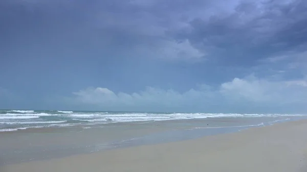 Empty sandy beach on a rainy day - Atlantic ocean - travel photography — Stock Photo, Image