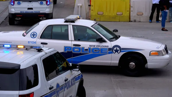 Полицейские машины в Новом Орлеане - NEW ORLEANS, США - 17 апреля 2016 - фото путешествий — стоковое фото