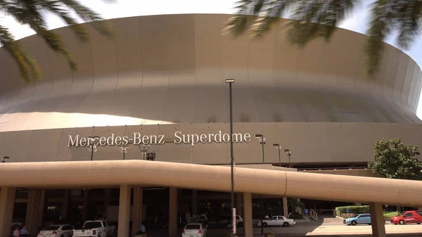 Mercedes Benz Superdome en Nueva Orleans - NEW ORLEANS, USA - 17 de ABRIL de 2016 - fotografía de viajes - fotografía de viajes — Foto de Stock