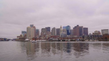 Boston 'un Skyline' ı - Boston Limanı manzaralı - BOSTON. Birleşik Devletler - 5 Nisan 2017