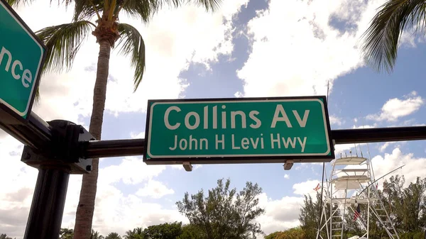 Street sign Collins Av in Miami Beach - MIAMI, Amerikai Egyesült Államok - Április 10, 2016 — Stock Fotó