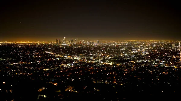 Erstaunliche Luftaufnahme über der Stadt Los Angeles bei Nacht - Reisefotos — Stockfoto