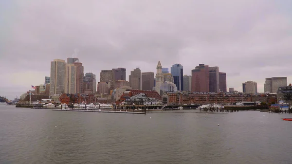 Небесний краєвид Бостона на фотографії подорожей на пристані. — стокове фото