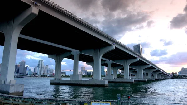 McArthur Causeway híd Miamiból Miami Beach-be — Stock Fotó