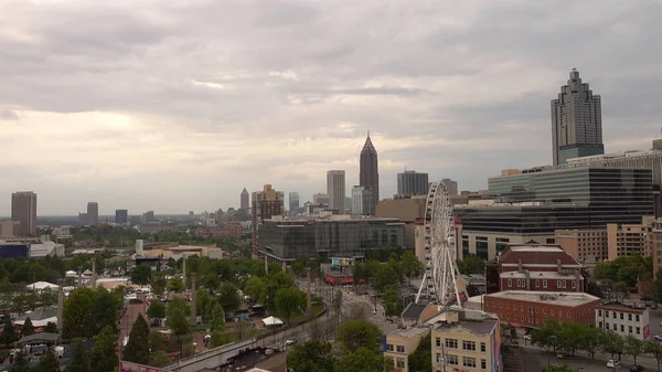 Atlanta - widok z dachu - ATLANTA, USA - KWIECIEŃ 21, 2016 — Zdjęcie stockowe