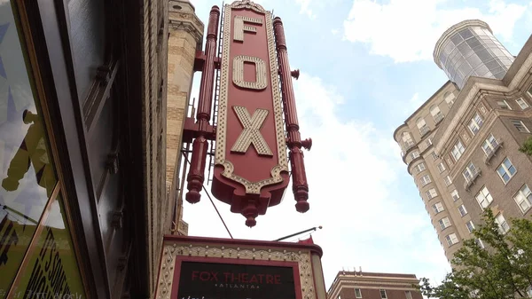 The Fox Theater in Midtown Atlanta - ATLANTA, USA - Április 20, 2016 — Stock Fotó