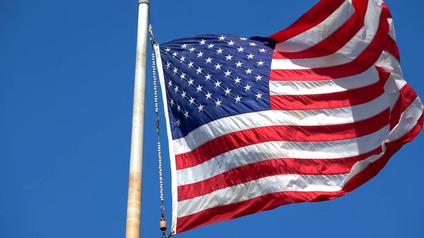 Drapeau des États-Unis d'Amérique agitant le vent - photographie de voyage — Photo