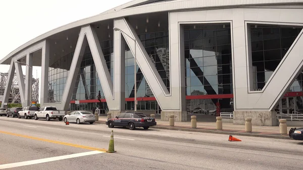 Philips Arena w Atanta Downtown - Big Atlanta letter - ATLANTA, USA - KWIECIEŃ 20, 2016 — Zdjęcie stockowe