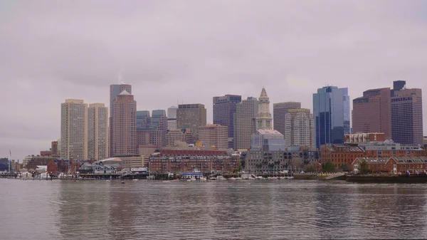 Skyline of Boston - огляд з фотографії подорожі в Бостон Харбор — стокове фото