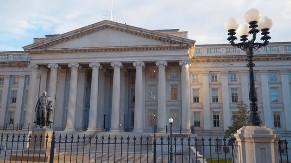 Washington városnézés A Pénzügyminisztérium a Pennsylvania Avenue - utazási fotózás — Stock Fotó