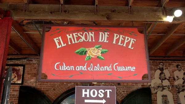 キーウェストのキューバ料理レストラン-アメリカ、キーウェスト｜エイプリル社2016年13日-旅行写真 — ストック写真