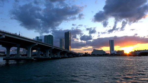 Beatiful sunset over Miami skyline — Stock Photo, Image