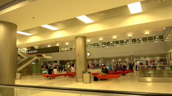 Arrivals zone at Airport Terminal - MIAMI, USA APRIL 10, 2016 — Stock Photo, Image