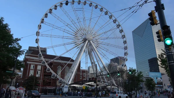 Atlanta Skyview Giant Wheel at Downtown - ATLANTA, EUA - 22 de abril de 2016 — Fotografia de Stock