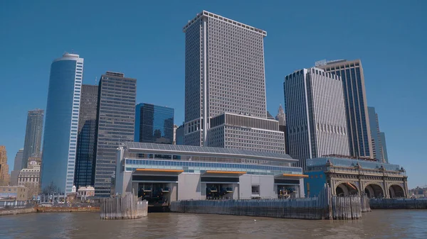 Staten Island Ferry Terminal in Manhattan New York - fotografie galerij — Stockfoto