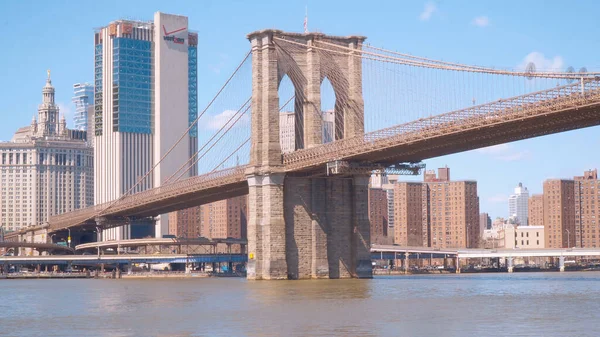 Incredibile ponte di Brooklyn a New York - vista da Brooklyn - viaggi fotografici — Foto Stock