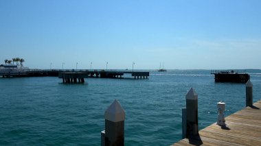 Güneşli bir günde Key West 'te güzel bir iskele - seyahat fotoğrafçılığı