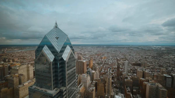 Две башни Liberty Place и вид с воздуха на город Филадельфия - фотографии со всего света — стоковое фото