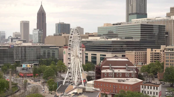 La ciudad de Atlanta - vista aérea desde una azotea - ATLANTA, USA - 21 DE ABRIL DE 2016 —  Fotos de Stock