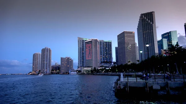 Famous Miami Downtown skyline in the evening - MIAMI, USA APRIL 10, 2016 — Stock Photo, Image
