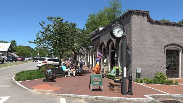 Typický pohled na ulici Main Street Senoia USA - SENOIA, USA - duben 23, 2016 — Stock fotografie