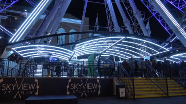 Atlanta Skyview Dönme Dolabı 'nın ışıklandırılması - ATLANTA, ABD - 22 Nisan 2016