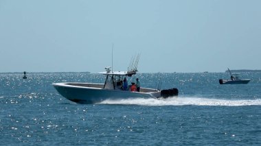 Key West 'te küçük bir motorlu tekne - Key West, ABD 13 Nisan 2016 - seyahat fotoğrafçılığı