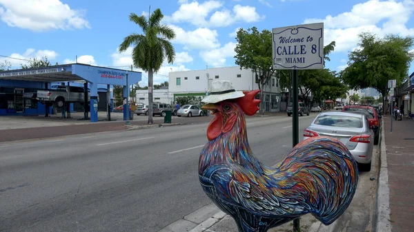 Kukstaty på Calle Ocho Little Havana Miami - MIAMI, USA APRIL 10, 2016 — Stockfoto