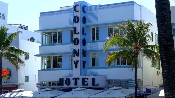 Ocean Drive Miami Beach 'teki Colony Hotel - MIAMI, ABD 10 Nisan 2016 — Stok fotoğraf