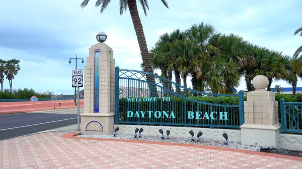 Üdvözöljük a Daytona Beach felirat - DAYTONA BEACH, USA - Április 14, 2016 — Stock Fotó